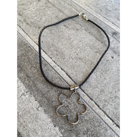 925 Silpada Necklace Flower Hammered Oxidized Pendant Black Leather ? Cord 16” - Picture 2 of 11